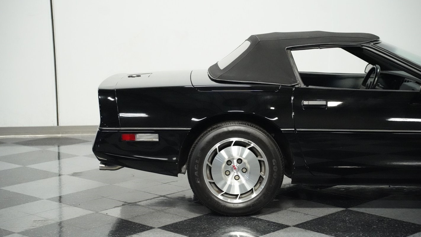 Chevrolet-Corvette-1986-Convertible-26