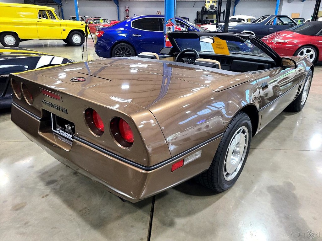 Chevrolet-Corvette-1986-Convertible-3