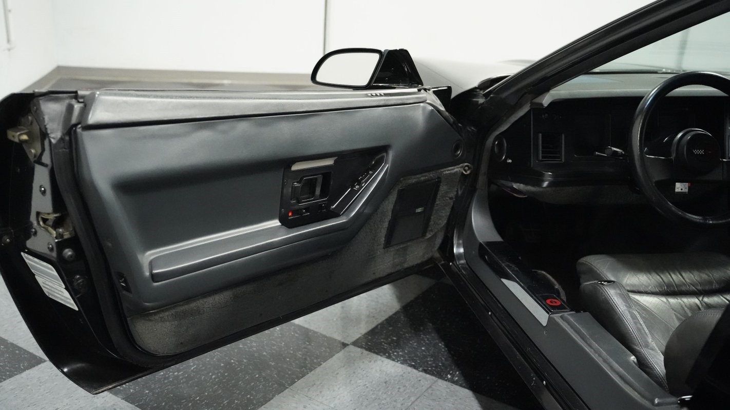 Chevrolet-Corvette-1986-Convertible-31