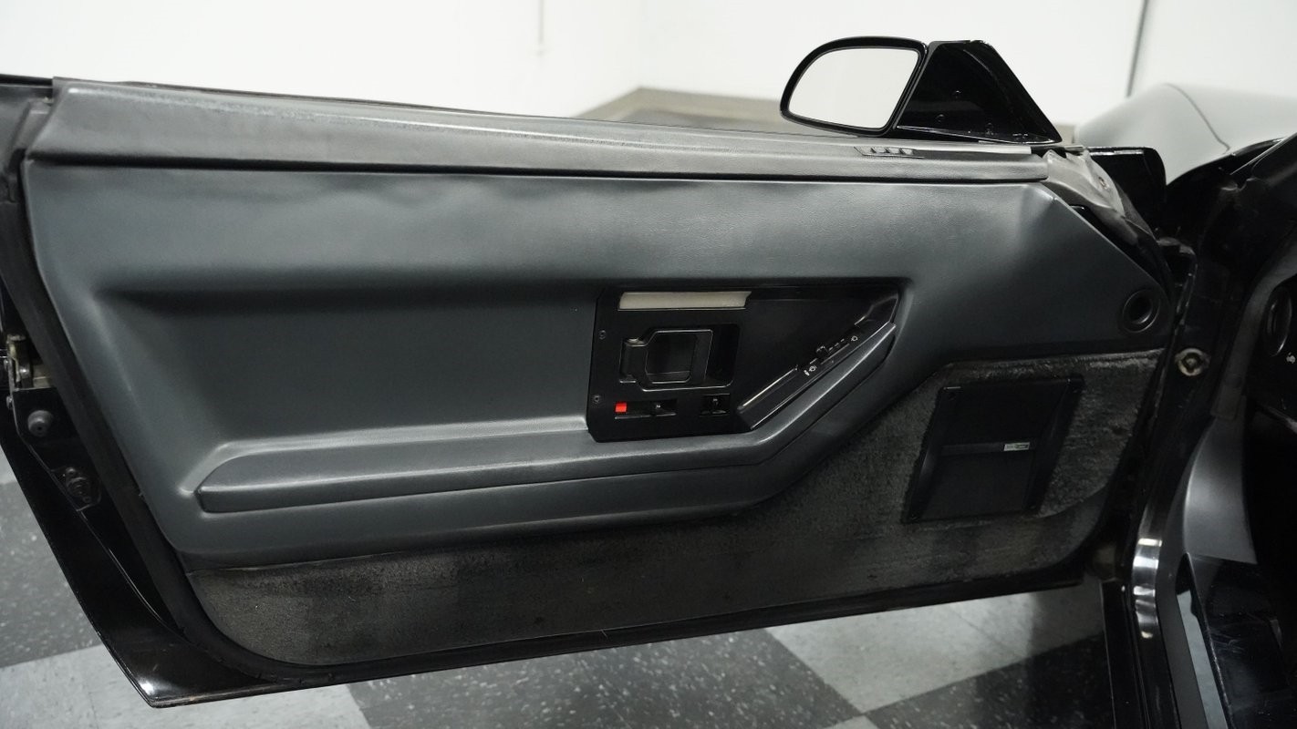 Chevrolet-Corvette-1986-Convertible-32