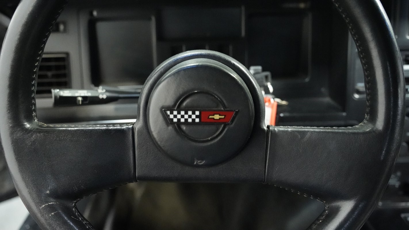 Chevrolet-Corvette-1986-Convertible-34