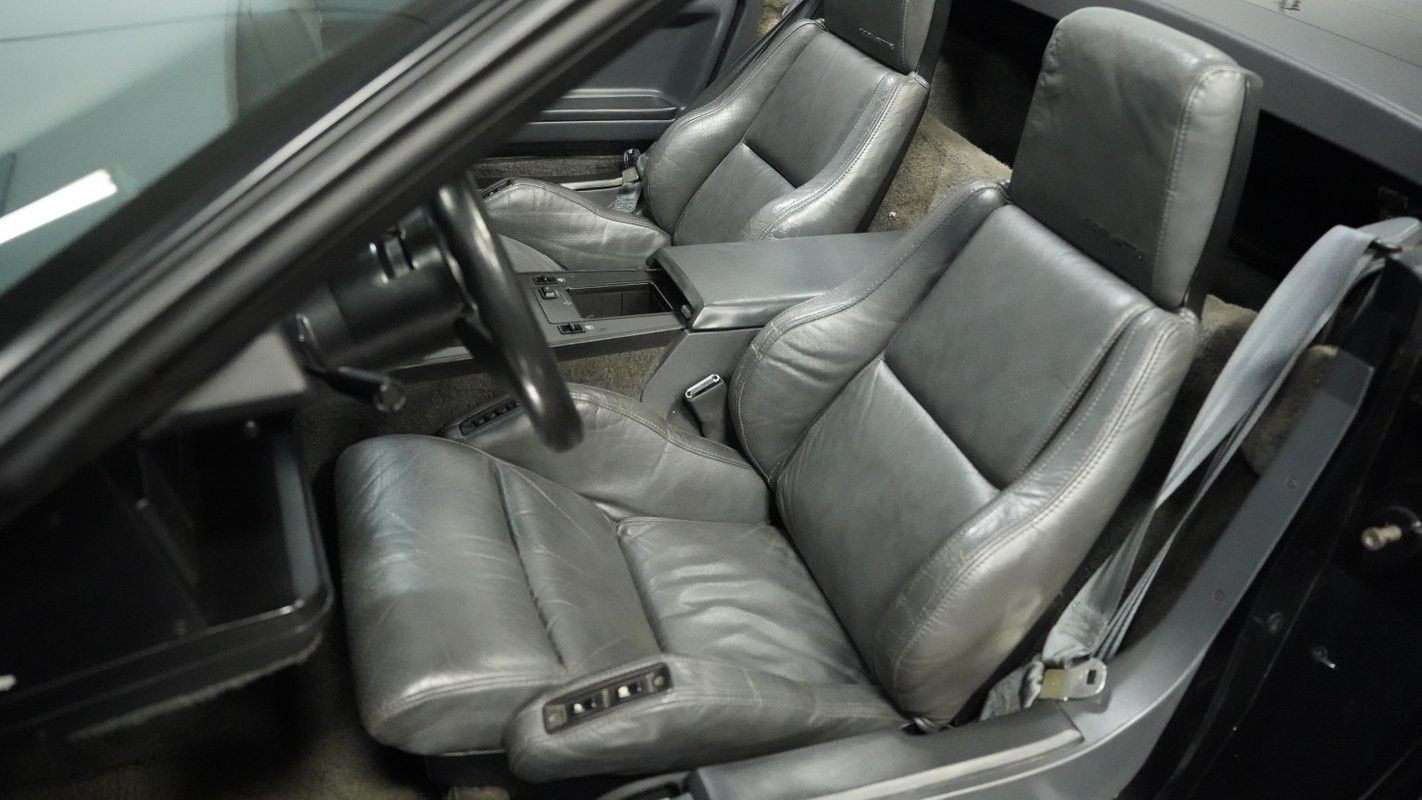 Chevrolet-Corvette-1986-Convertible-39