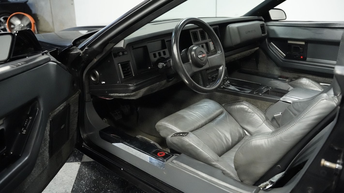 Chevrolet-Corvette-1986-Convertible-4