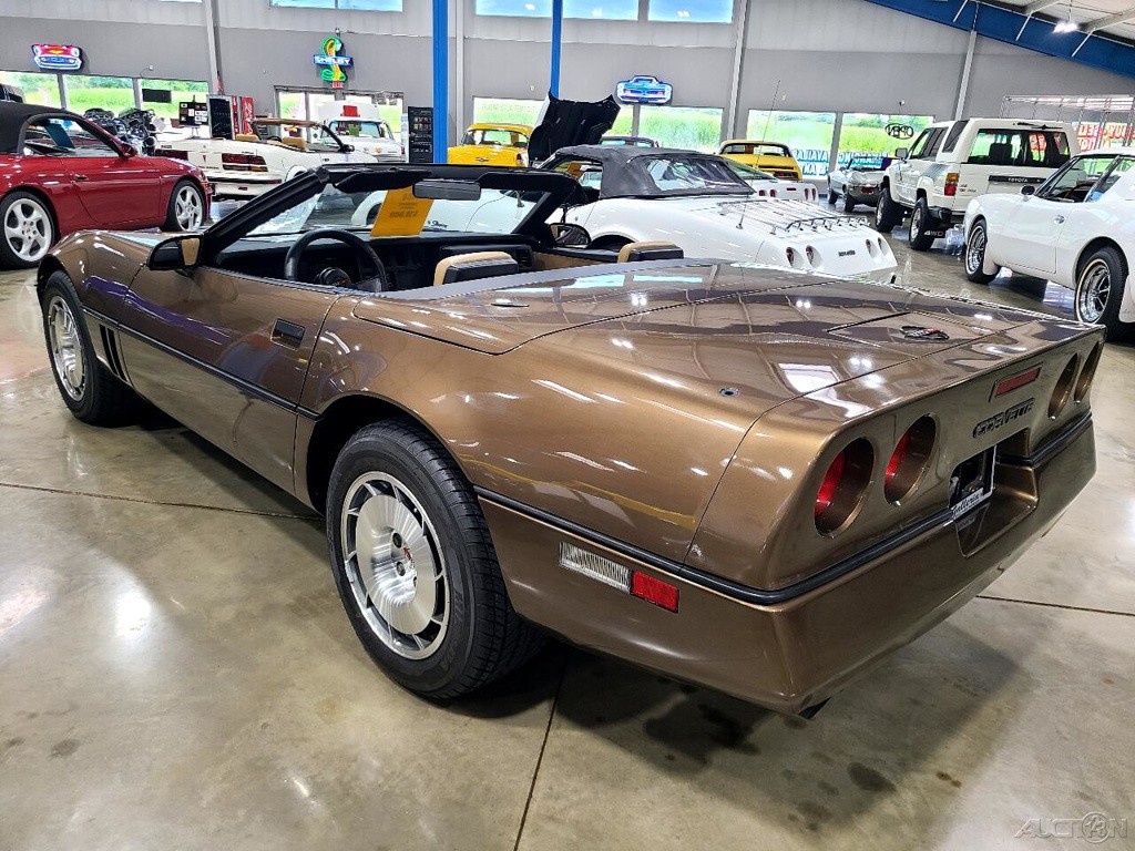 Chevrolet-Corvette-1986-Convertible-4