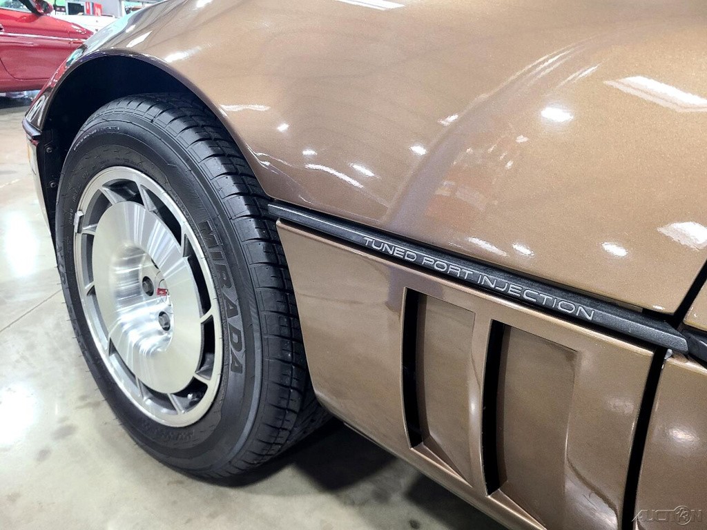 Chevrolet-Corvette-1986-Convertible-6