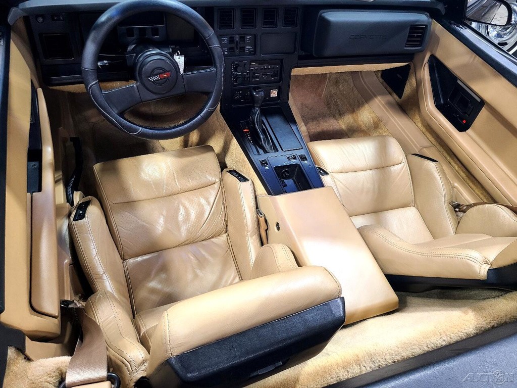 Chevrolet-Corvette-1986-Convertible-7