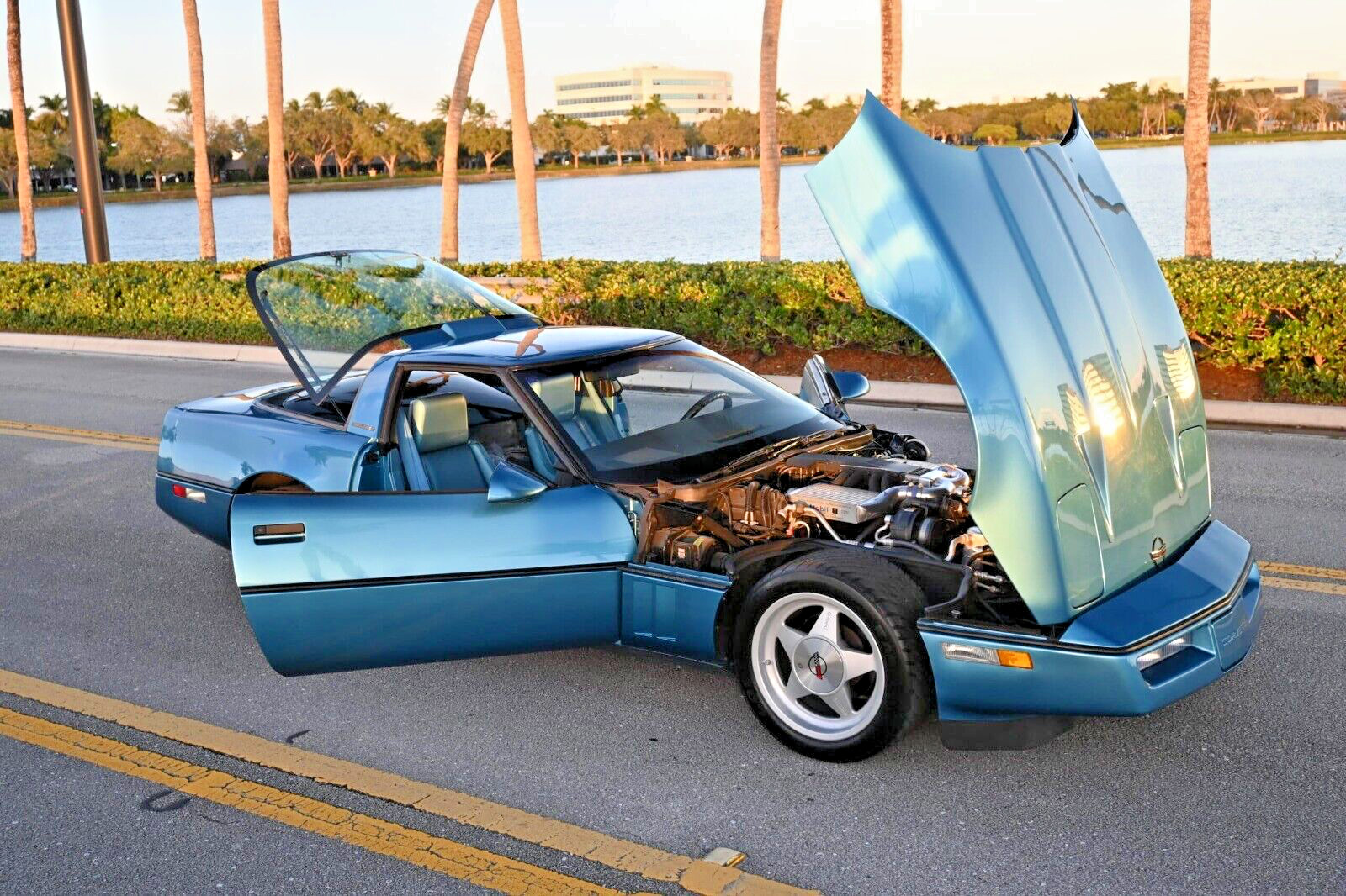 Chevrolet-Corvette-1987-Coupe-10