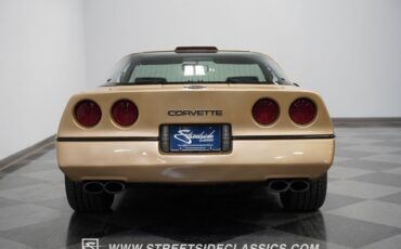 Chevrolet-Corvette-1987-Coupe-10