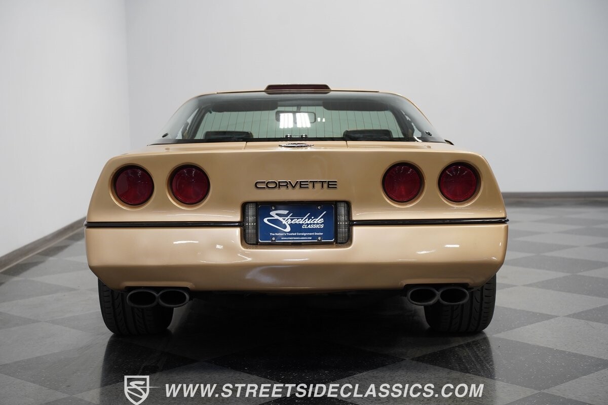 Chevrolet-Corvette-1987-Coupe-10
