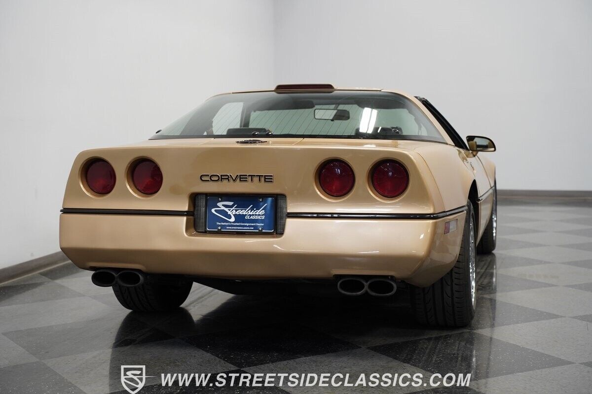Chevrolet-Corvette-1987-Coupe-11