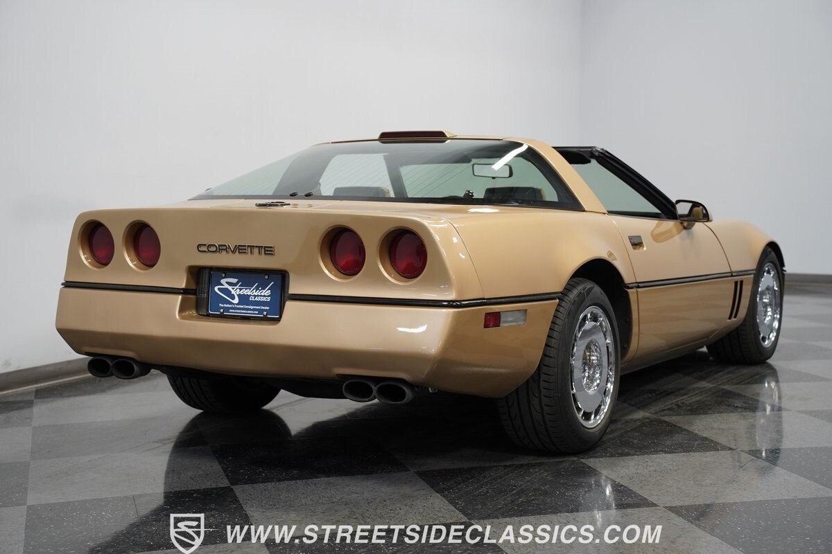 Chevrolet-Corvette-1987-Coupe-12