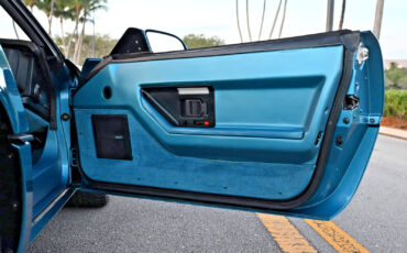 Chevrolet-Corvette-1987-Coupe-15