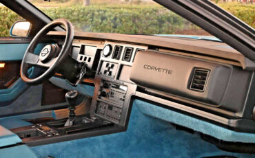 Chevrolet-Corvette-1987-Coupe-16