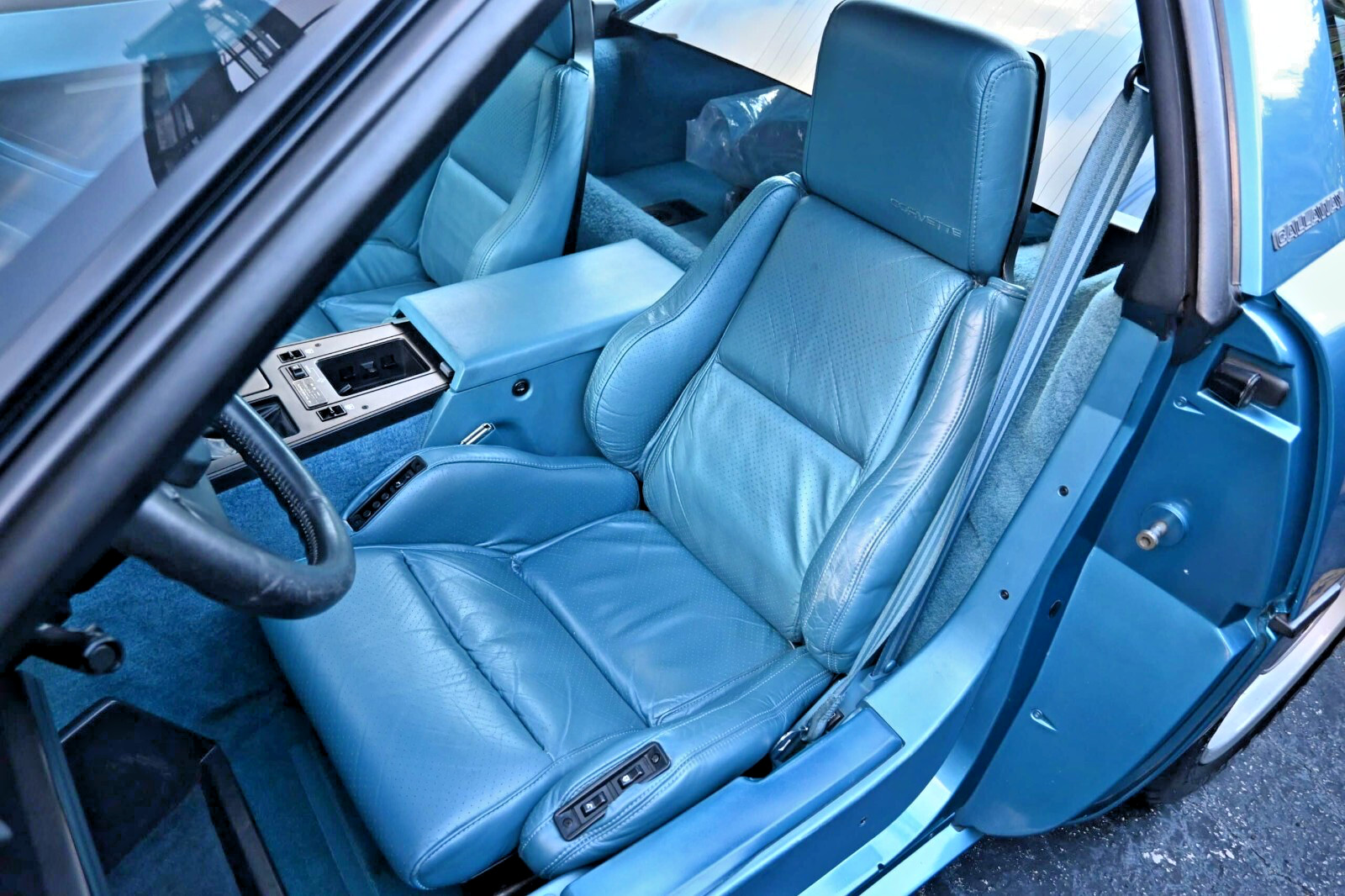 Chevrolet-Corvette-1987-Coupe-17