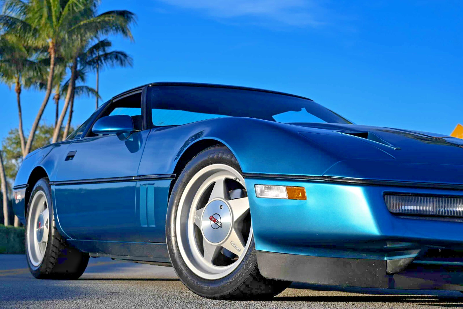 Chevrolet-Corvette-1987-Coupe-2