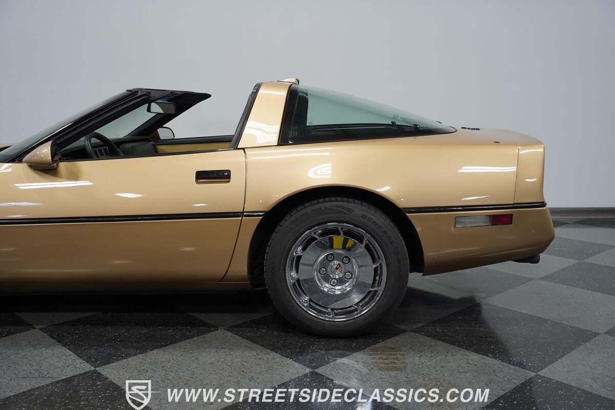 Chevrolet-Corvette-1987-Coupe-24
