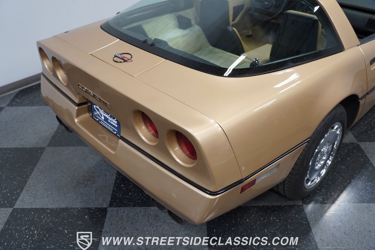 Chevrolet-Corvette-1987-Coupe-26