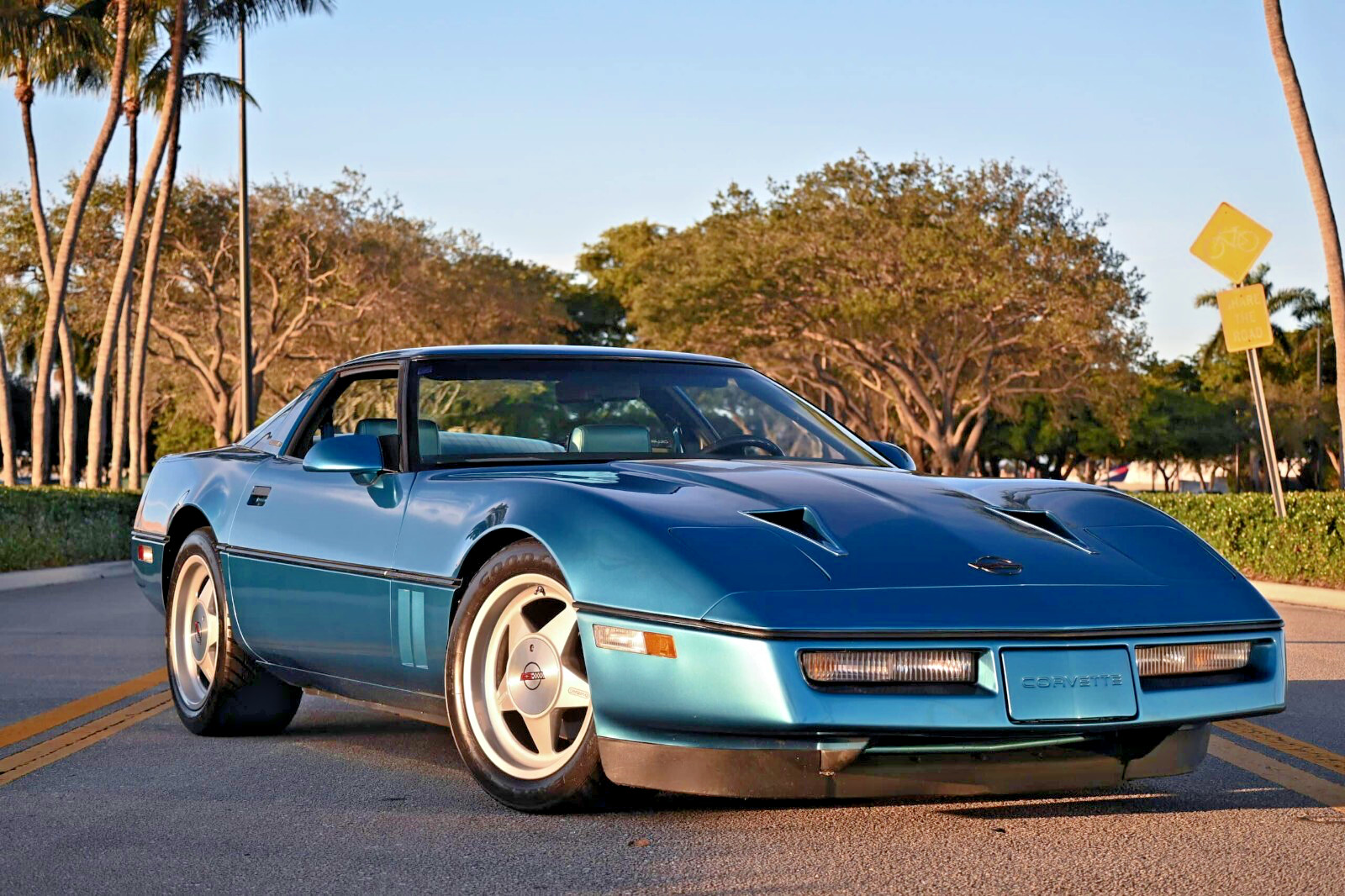 Chevrolet-Corvette-1987-Coupe-7