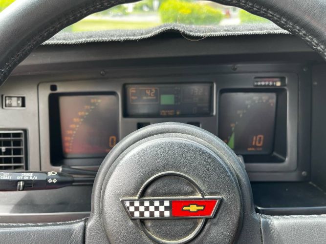 Chevrolet-Corvette-1987-RedBlackTop-Red-Leather-1