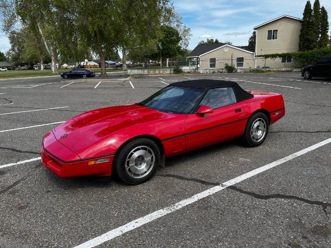 Chevrolet-Corvette-1987-RedBlackTop-Red-Leather-11