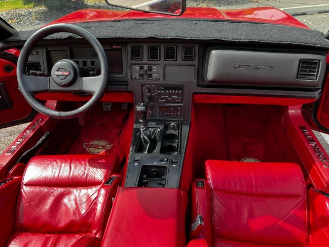 Chevrolet-Corvette-1987-RedBlackTop-Red-Leather-12