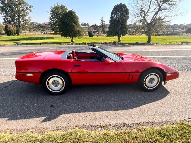 Chevrolet-Corvette-1987-RedBlackTop-Red-Leather-16