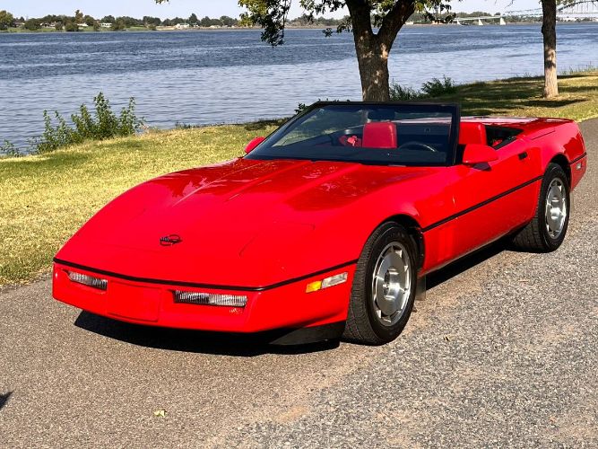 Chevrolet-Corvette-1987-RedBlackTop-Red-Leather-17