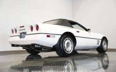 Chevrolet-Corvette-1987-White-Tan-13