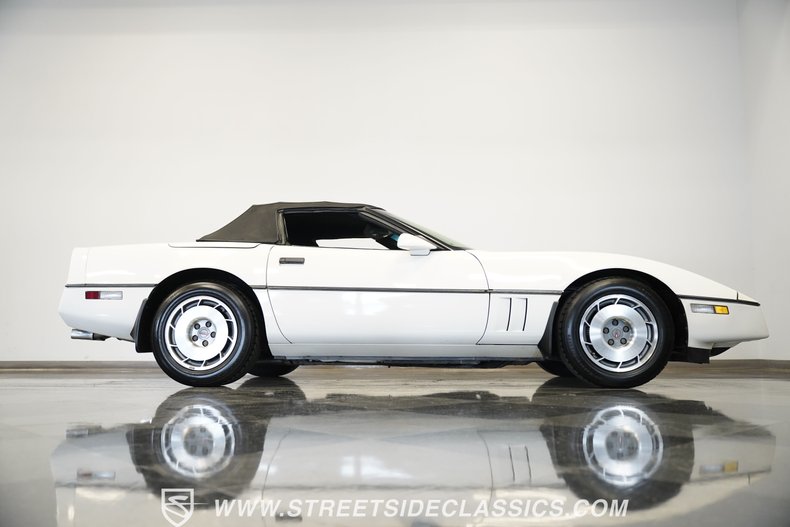 Chevrolet-Corvette-1987-White-Tan-16