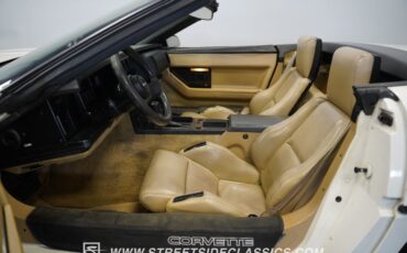 Chevrolet-Corvette-1987-White-Tan-2