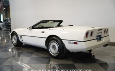 Chevrolet-Corvette-1987-White-Tan-20