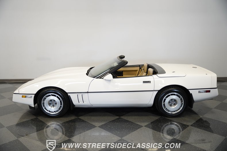 Chevrolet-Corvette-1987-White-Tan-21