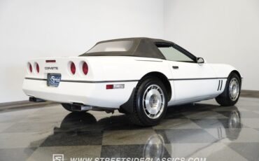 Chevrolet-Corvette-1987-White-Tan-27