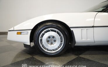 Chevrolet-Corvette-1987-White-Tan-30