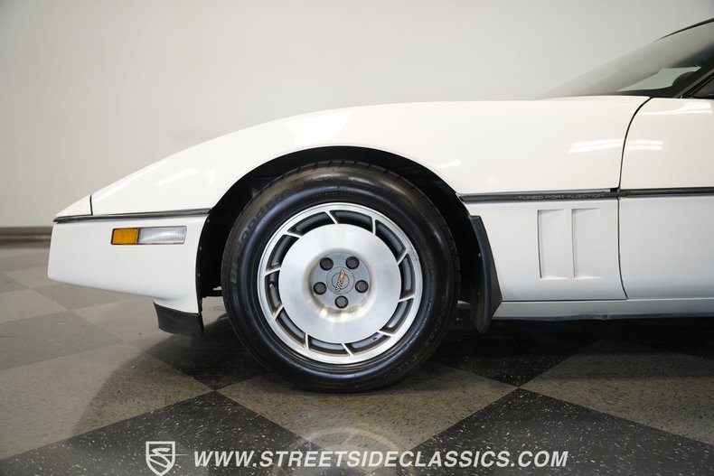 Chevrolet-Corvette-1987-White-Tan-30