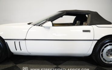 Chevrolet-Corvette-1987-White-Tan-31