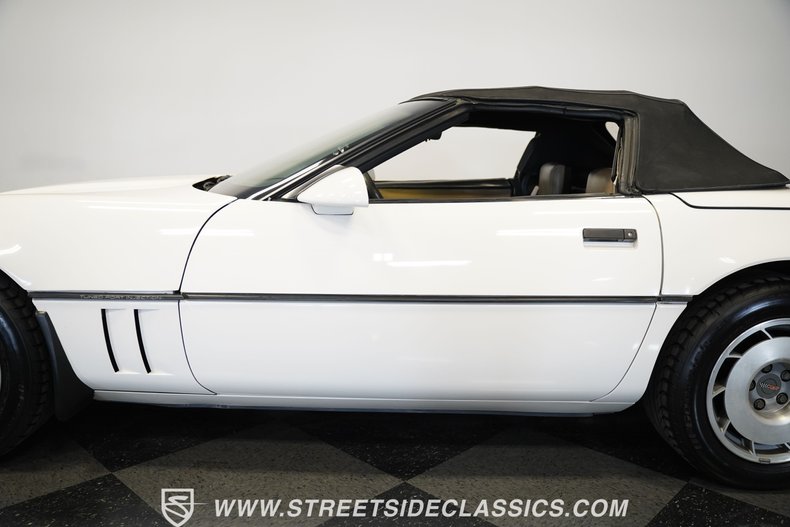 Chevrolet-Corvette-1987-White-Tan-31