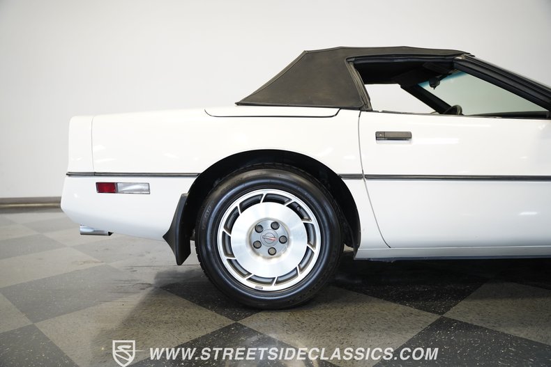 Chevrolet-Corvette-1987-White-Tan-35