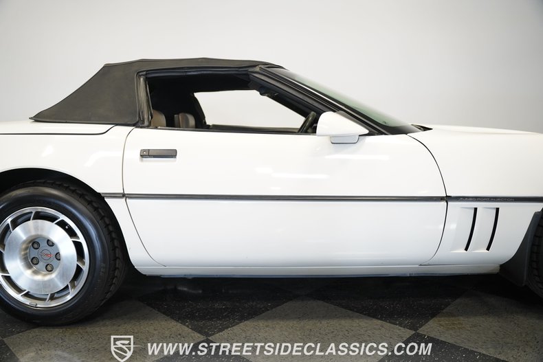 Chevrolet-Corvette-1987-White-Tan-36