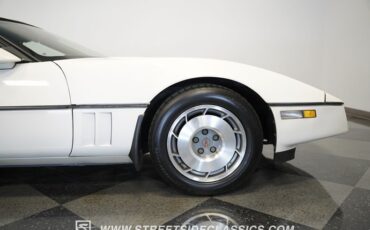 Chevrolet-Corvette-1987-White-Tan-37