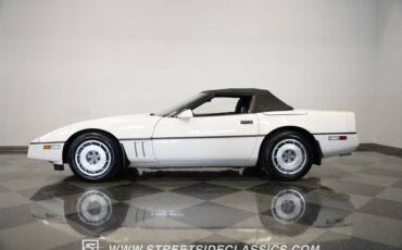 Chevrolet-Corvette-1987-White-Tan