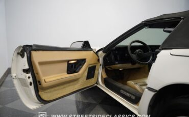 Chevrolet-Corvette-1987-White-Tan-44