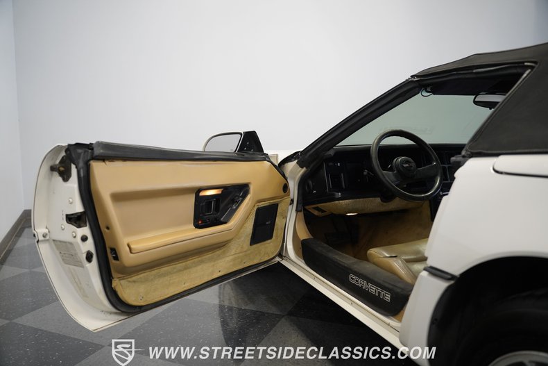 Chevrolet-Corvette-1987-White-Tan-44
