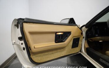 Chevrolet-Corvette-1987-White-Tan-45