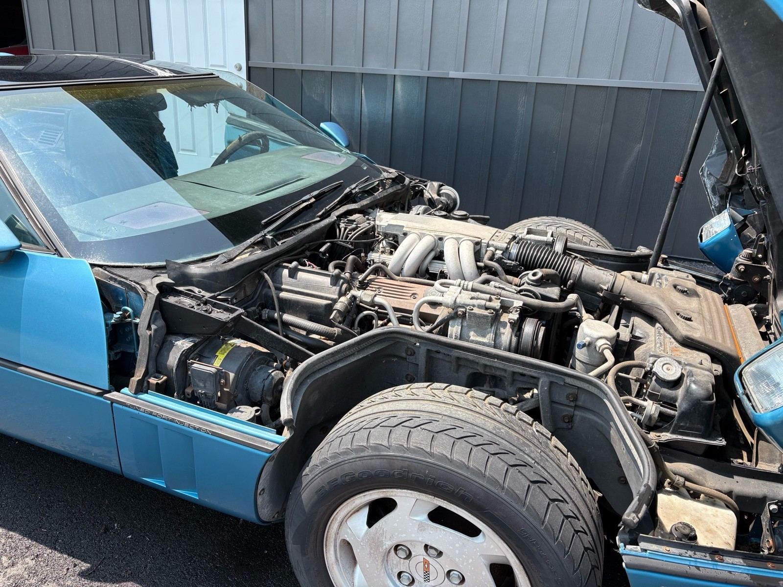 Chevrolet-Corvette-1988-17