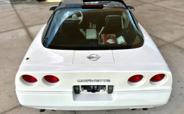 Chevrolet-Corvette-1988-Hatchback-7