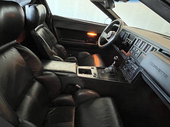 Chevrolet-Corvette-1989-13