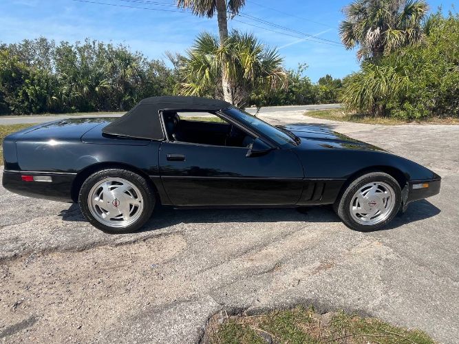 Chevrolet-Corvette-1989-16