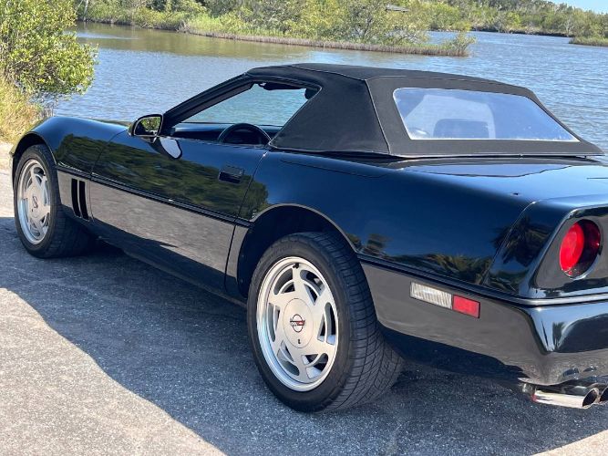 Chevrolet-Corvette-1989-18