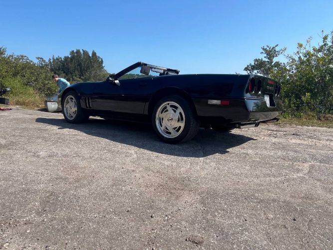 Chevrolet-Corvette-1989-19
